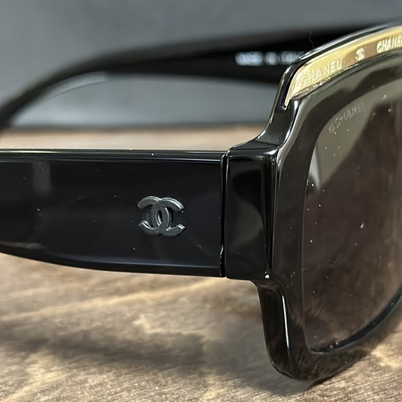 CHANEL EXCLUSIVES SQUARE SUNGLASSES - Picture 2 of 15